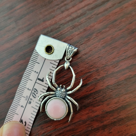 Pink Conch Spider Pendant - Picture 3 of 5